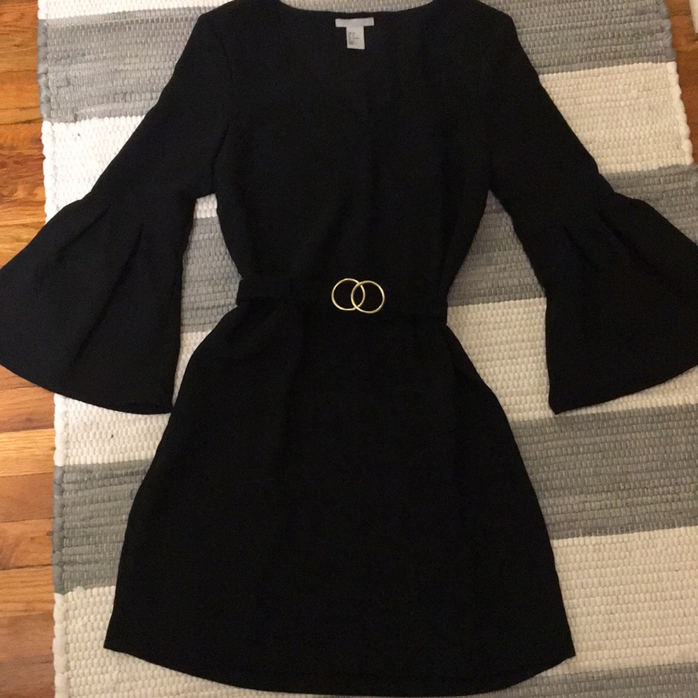 ✨⚡️ Pair of adorable bell sleeve dresses ✨⚡️ - Picture 2 of 7